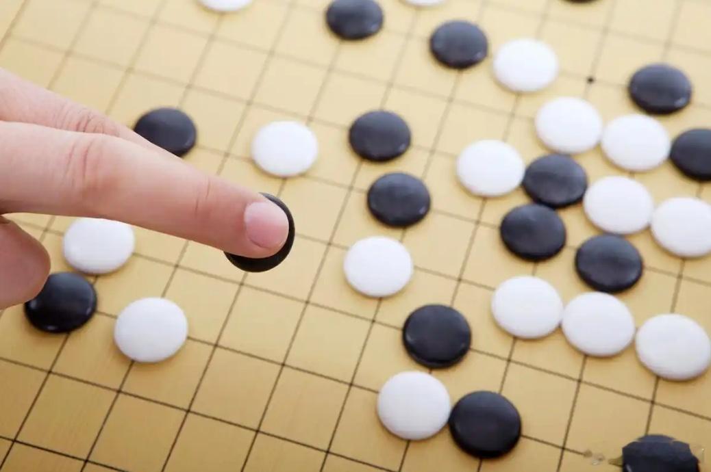 【 围棋什么时候算下完了 ？】 围棋到底是怎么判定输赢的  柯洁质疑裁判 “棋盘