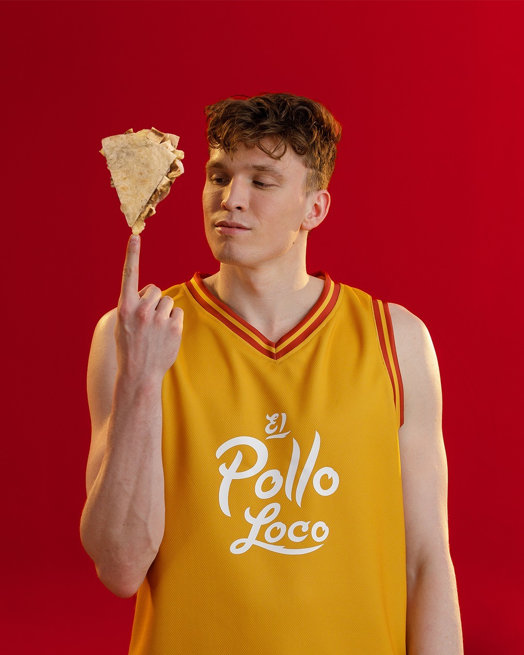 克内克特代言El Pollo Loco （美国一家专注于墨西哥风味烤鸡的连锁餐饮