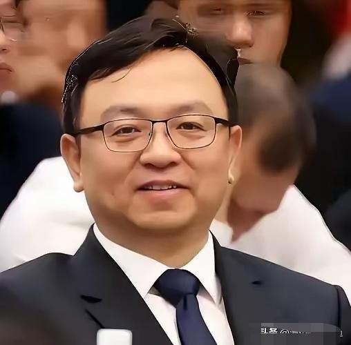 刚提了比亚迪插混的朋友，这两天跟我吐槽：说好的省油，怎么我开出来6个多？

我说