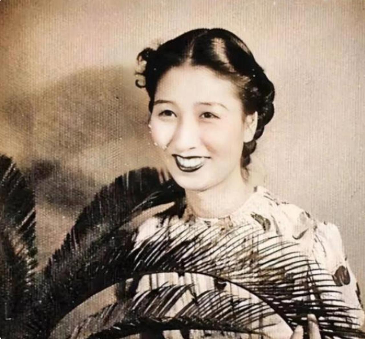 1933年一个半夜，已婚的她单独约见大特务徐恩曾。熬了一整晚，她手里多了一张徐恩