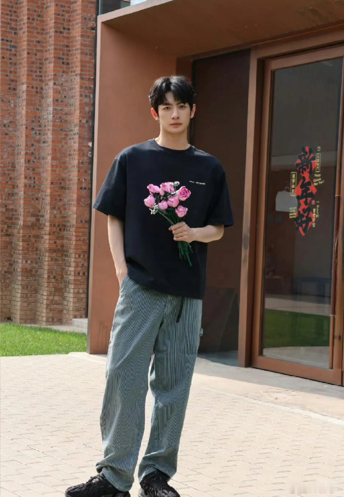 网传周也男友是演员周皓崎 帅吗？ 