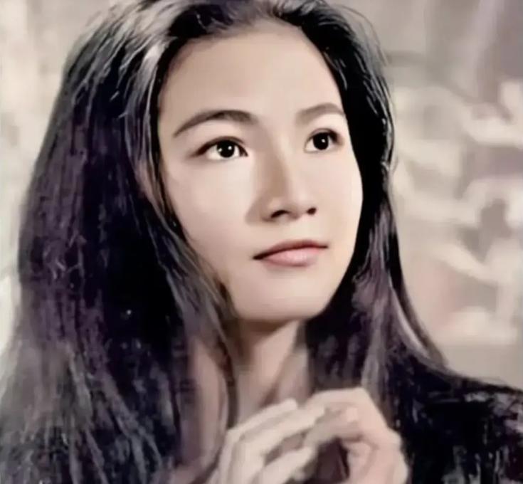 一次，金星采访郑佩佩：你是有四个子女是吗？郑佩佩纠正她：我有过八个子女，但生下来