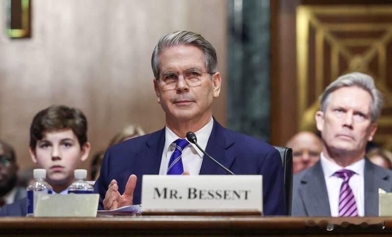 美国财长贝森特表示，计划近期与国际货币基金组织和世界银行举行会谈，商讨如何帮助委