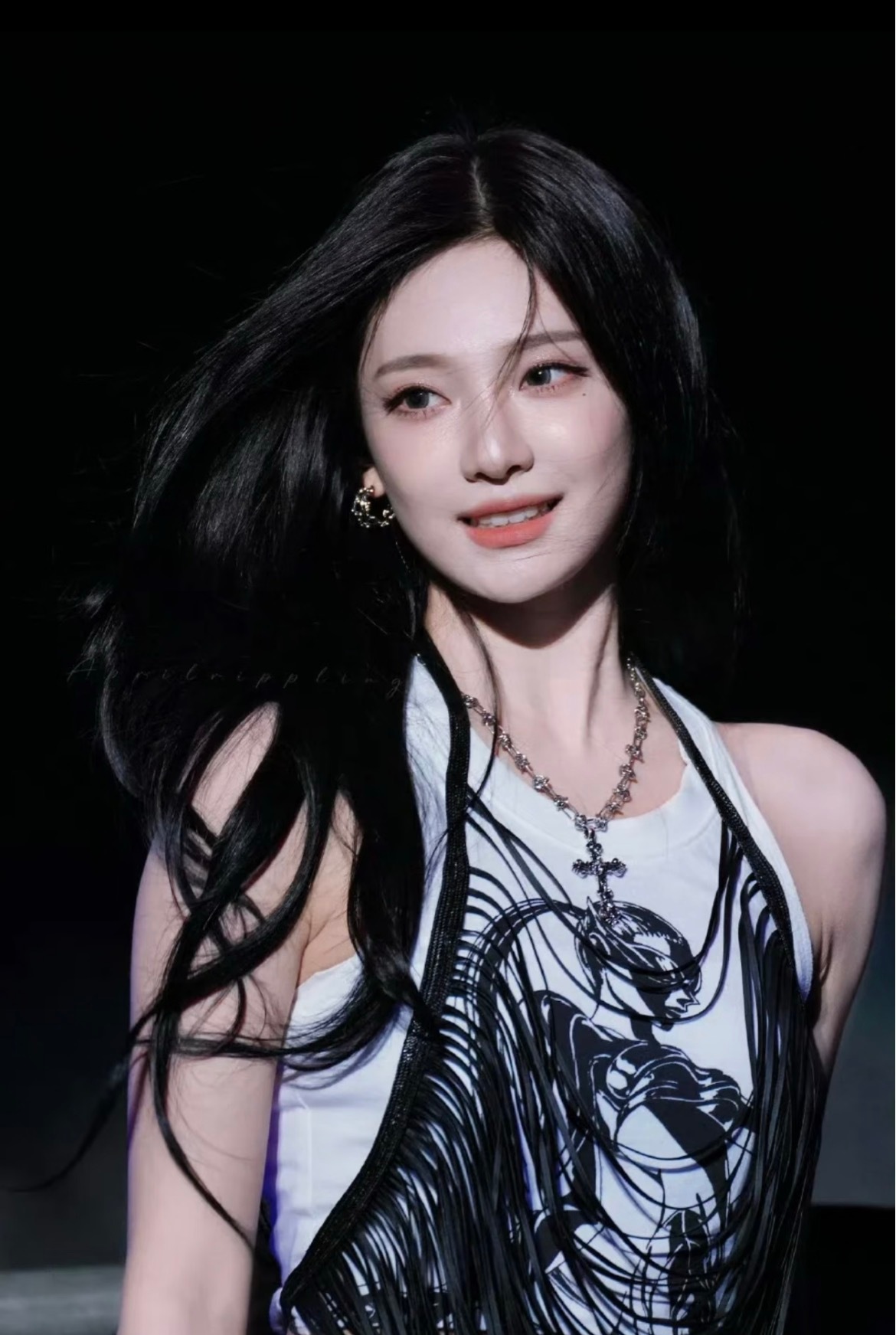 宁艺卓向韩国捐款看过那个节目都知道宁艺卓捐款原因吧…当时节目出来没上热搜，现在正