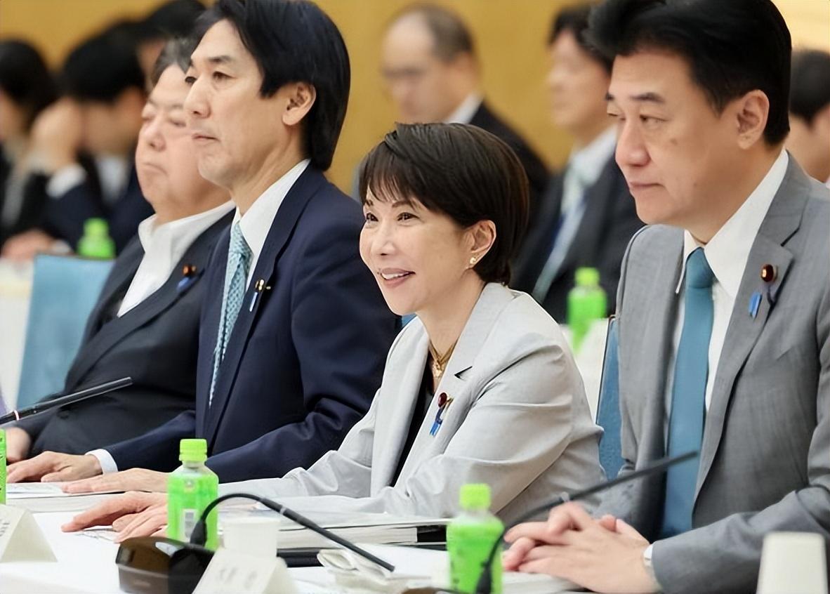50吨稀土让日本政府沸腾，高市兴奋向全世界宣布：检测出了好东西
 
7月24日，