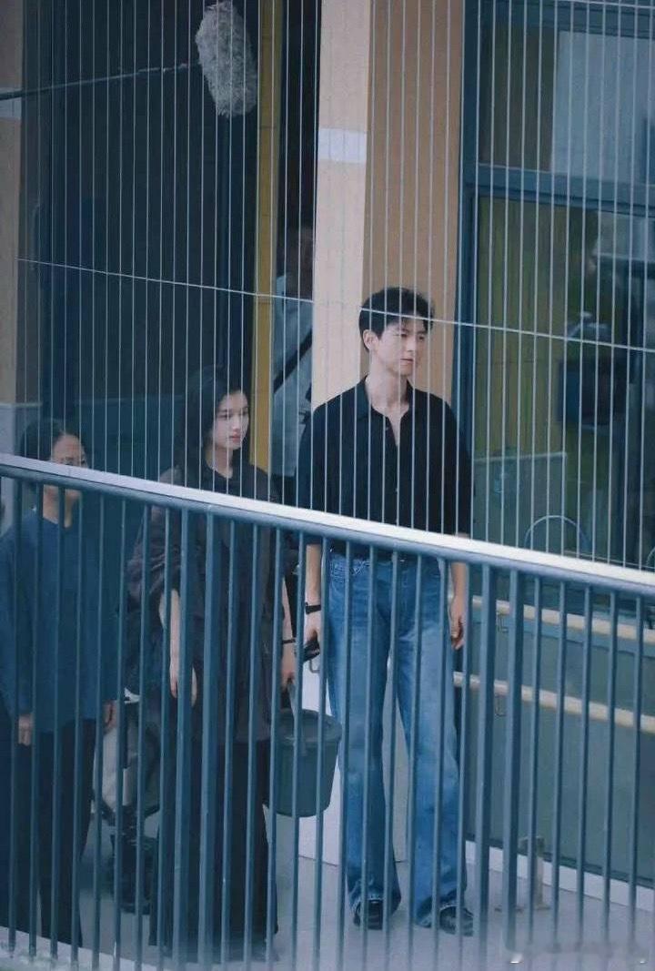 李现的鲜藕真的很拿得出手不愧是最爆“现男友”《雾里青》简单路透…孟弗渊昨日微指就