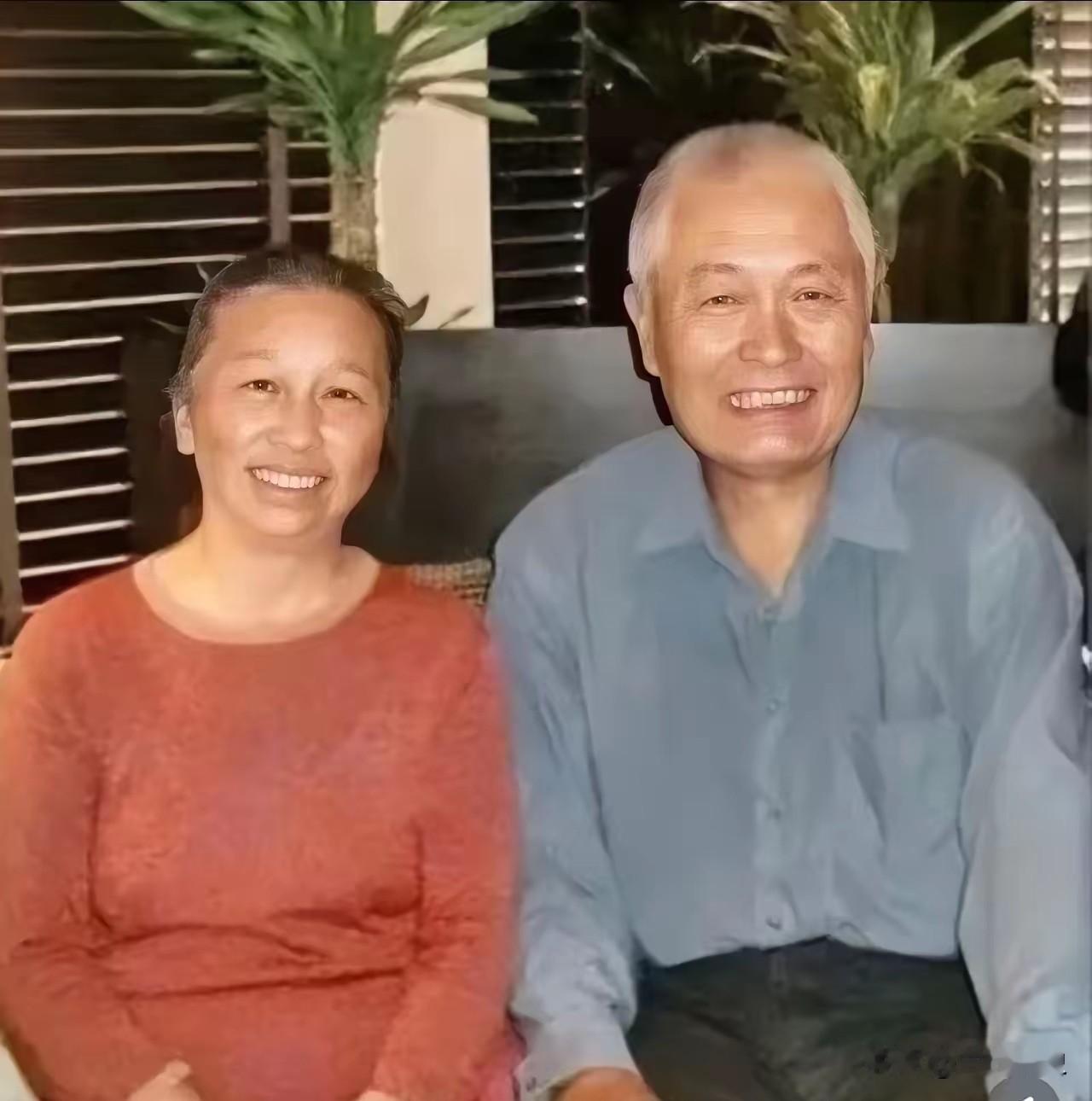 1971年5月，陈小鲁第一次回家探亲。粟寒生把妹妹粟惠宁介绍给他认识，两人开始通