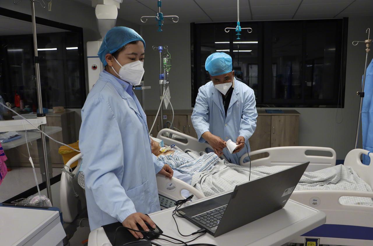 参内所接到辖区叶先生求助，称其父亲病重住院，因身份证丢失给相关手续办理带来不便。