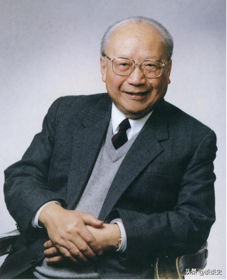 1982年，全国推行干部年轻化、制度化改革，所有人的任职都有严格年龄红线，唯独7