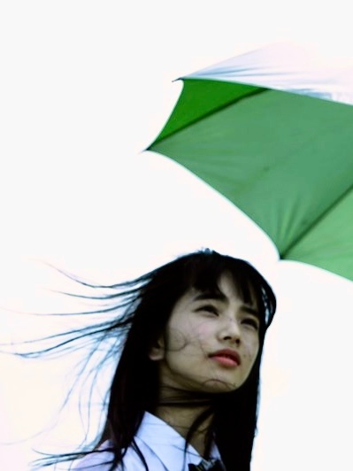 2014年，十八岁的小松菜奈，在《渴望》中的一幕。 