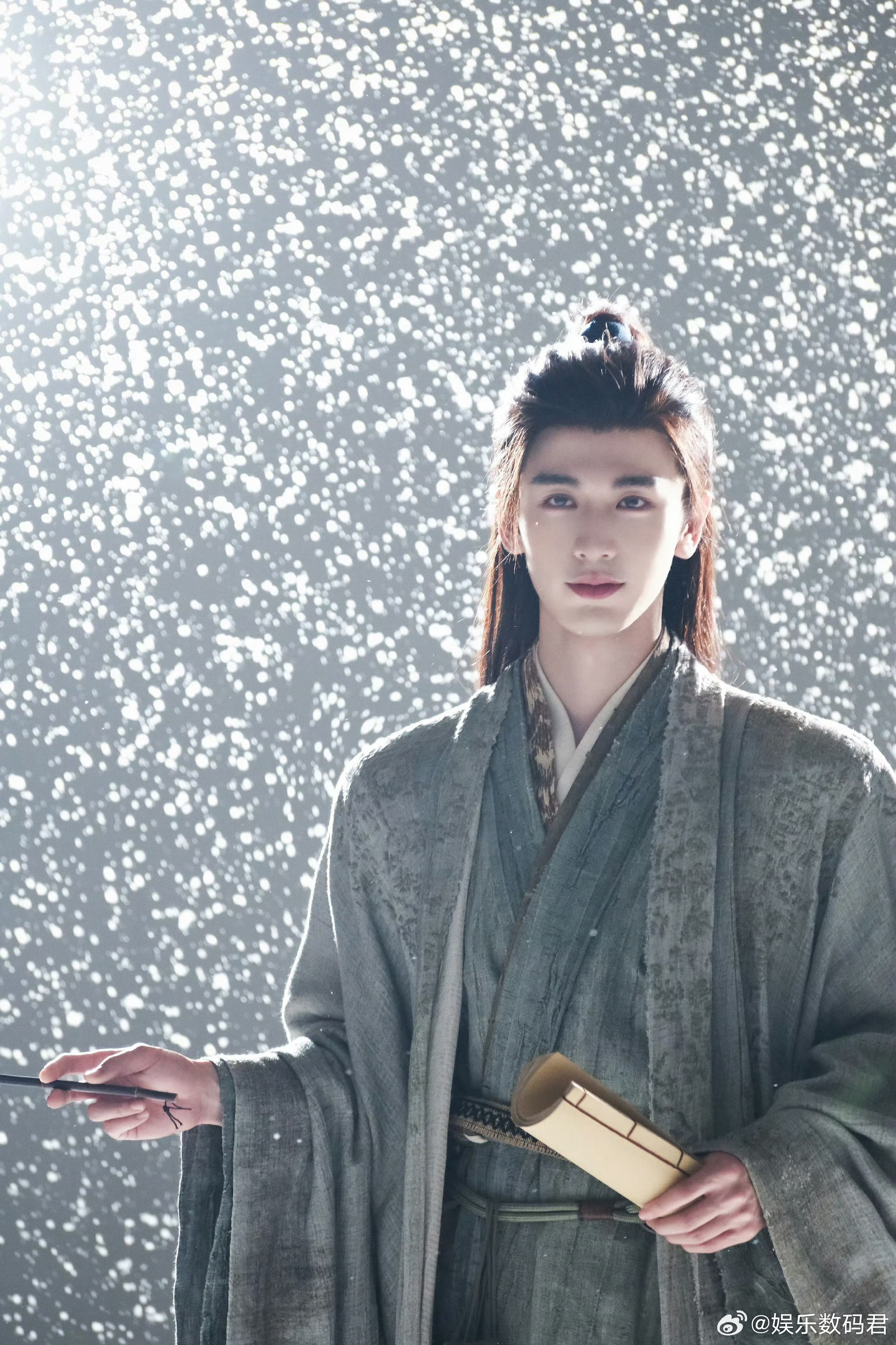 张凌赫历史唯一播前破亿角色张凌赫太绝了！谢征这个角色还没上线，就在腾讯视频热度破