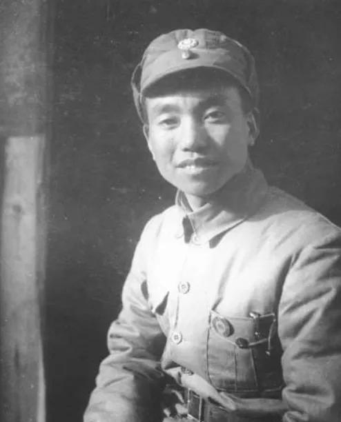 萧克上将深刻告诫后代，若没有人民群众的支持，你们将一无所有，这一点千万要牢记在心