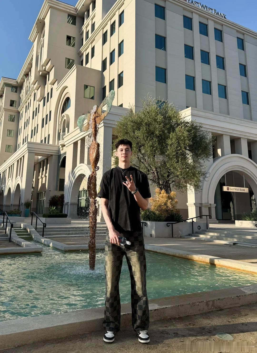 南京同曦男篮正式为郭昊文开具注册注销证明，全力放行球员冲击NBA夏季联赛。早在上
