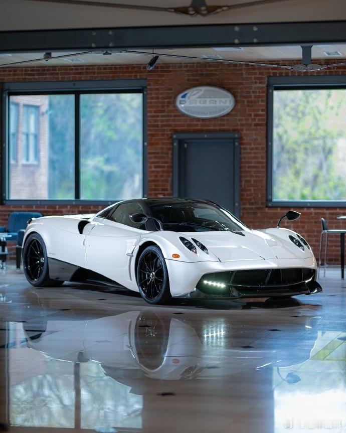 绝美限定 Huayra 双门典藏座驾，全球仅限量 100 台，稀缺属性直接拉满。