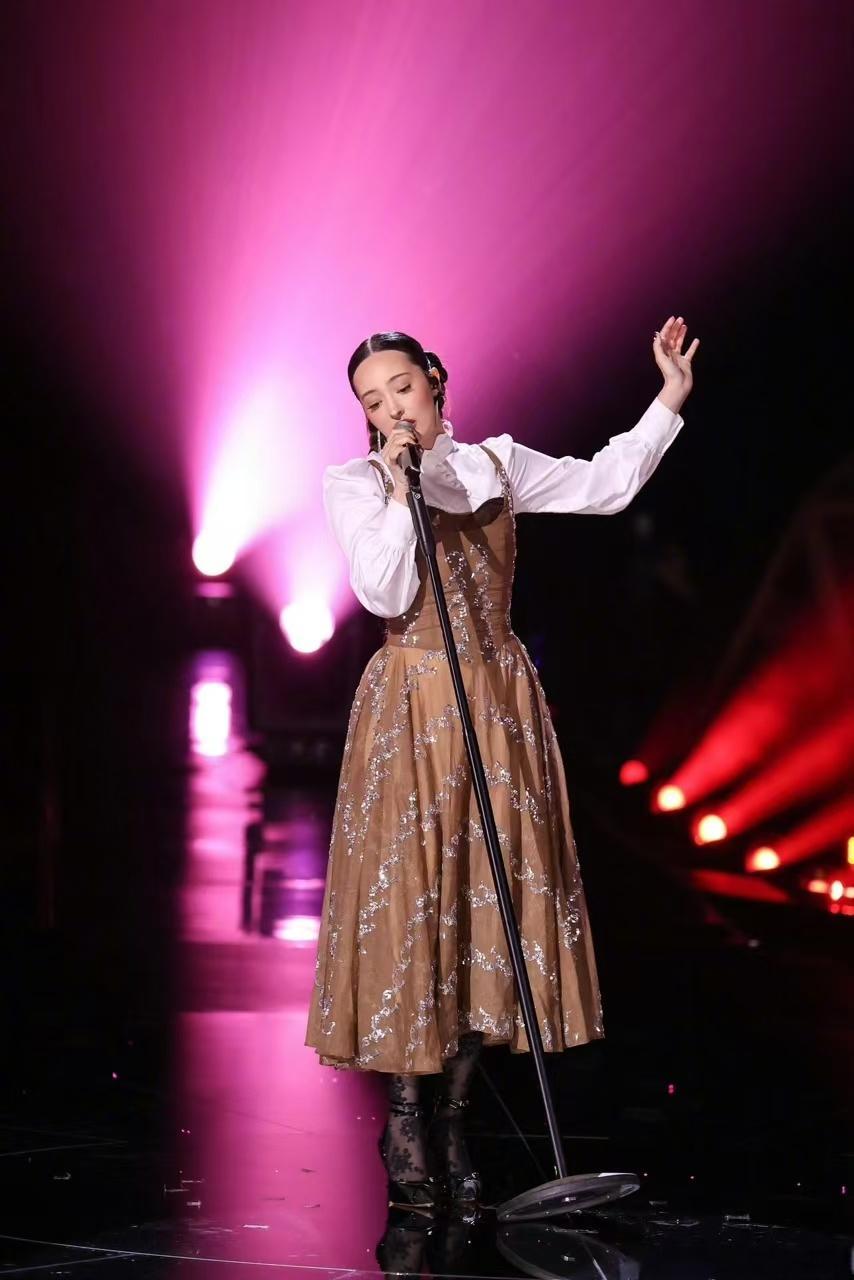 网传凡希亚冲榜歌手网传下周歌手凡希亚回归歌手2026 从往届舞台就能看出凡希亚的