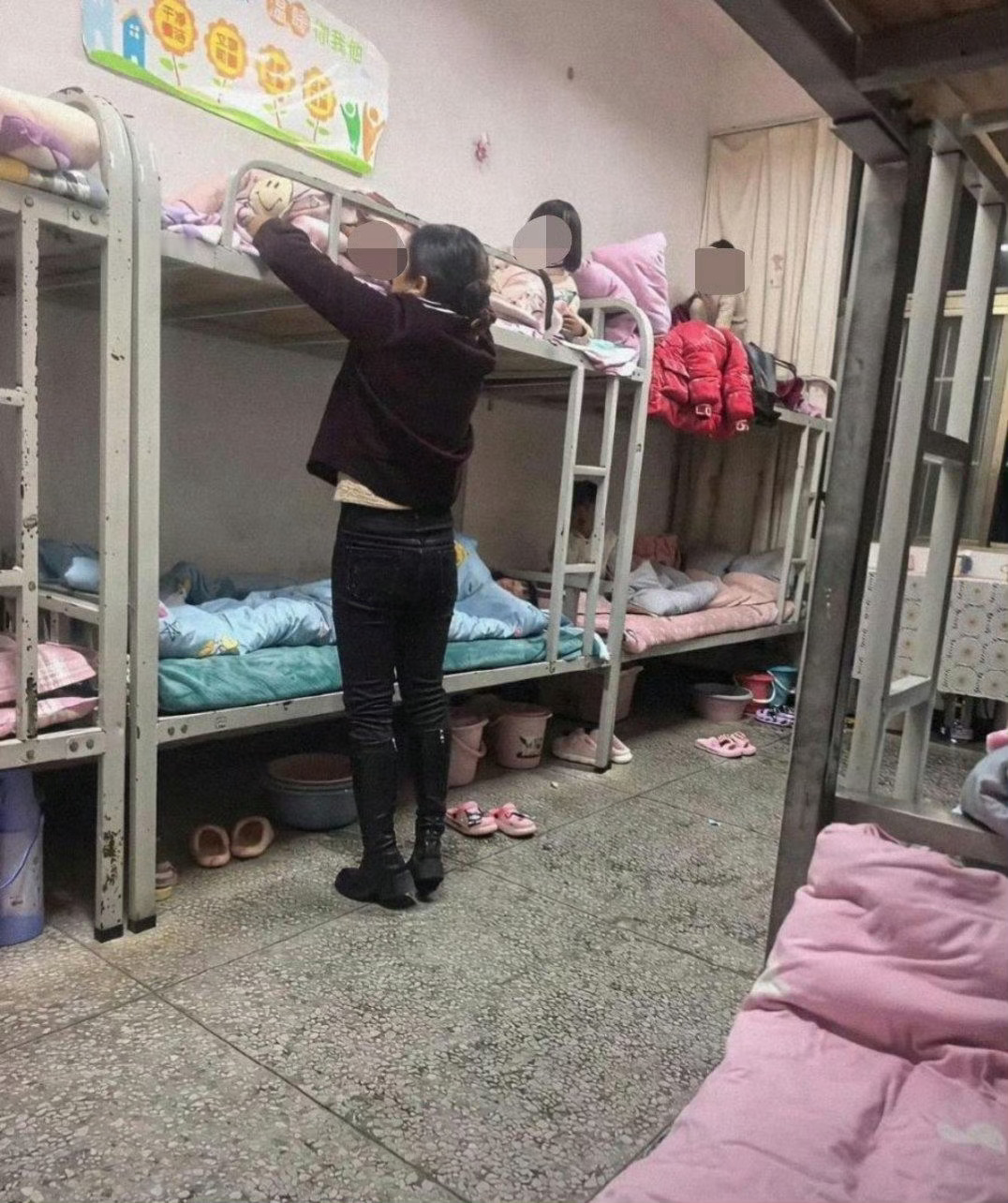 这么小的孩子就非要住校吗？ 