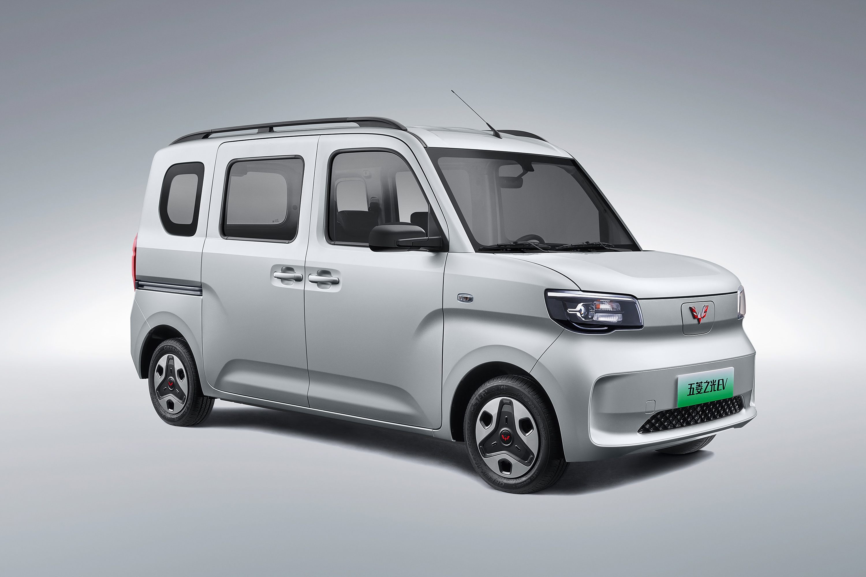 国产纯电“K-CAR”五菱之光EV最新官图，座椅支持纯平放倒，可对外放电，配备2