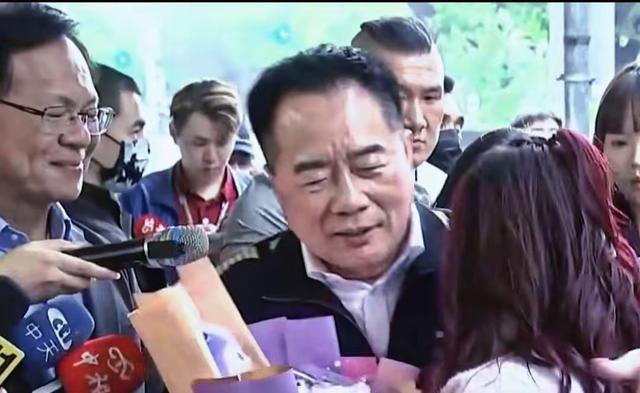 蔡正元入狱后发第二篇脸书感谢蓝白政治人物，不含邱毅！特感谢一位力挺郑丽文的商界大