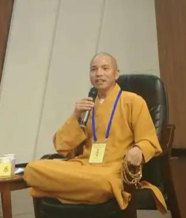 果然是新官上任三把火！！！


少林寺突然免费开放，
武僧表演全取消了，
连直播
