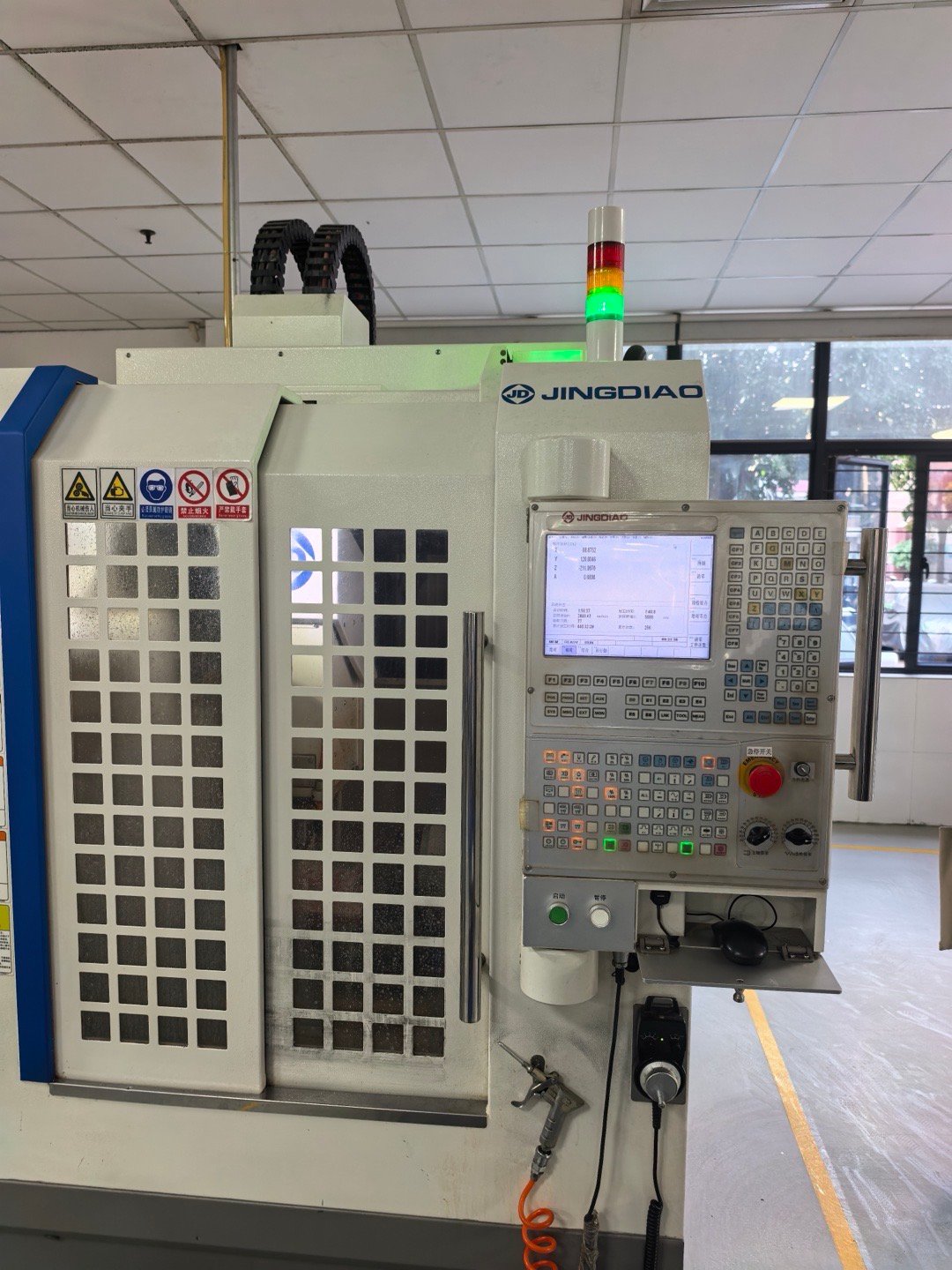 这个零部件加工企业，老板是女性，已经七十多了，企业也有60年的历史，连续三十年是