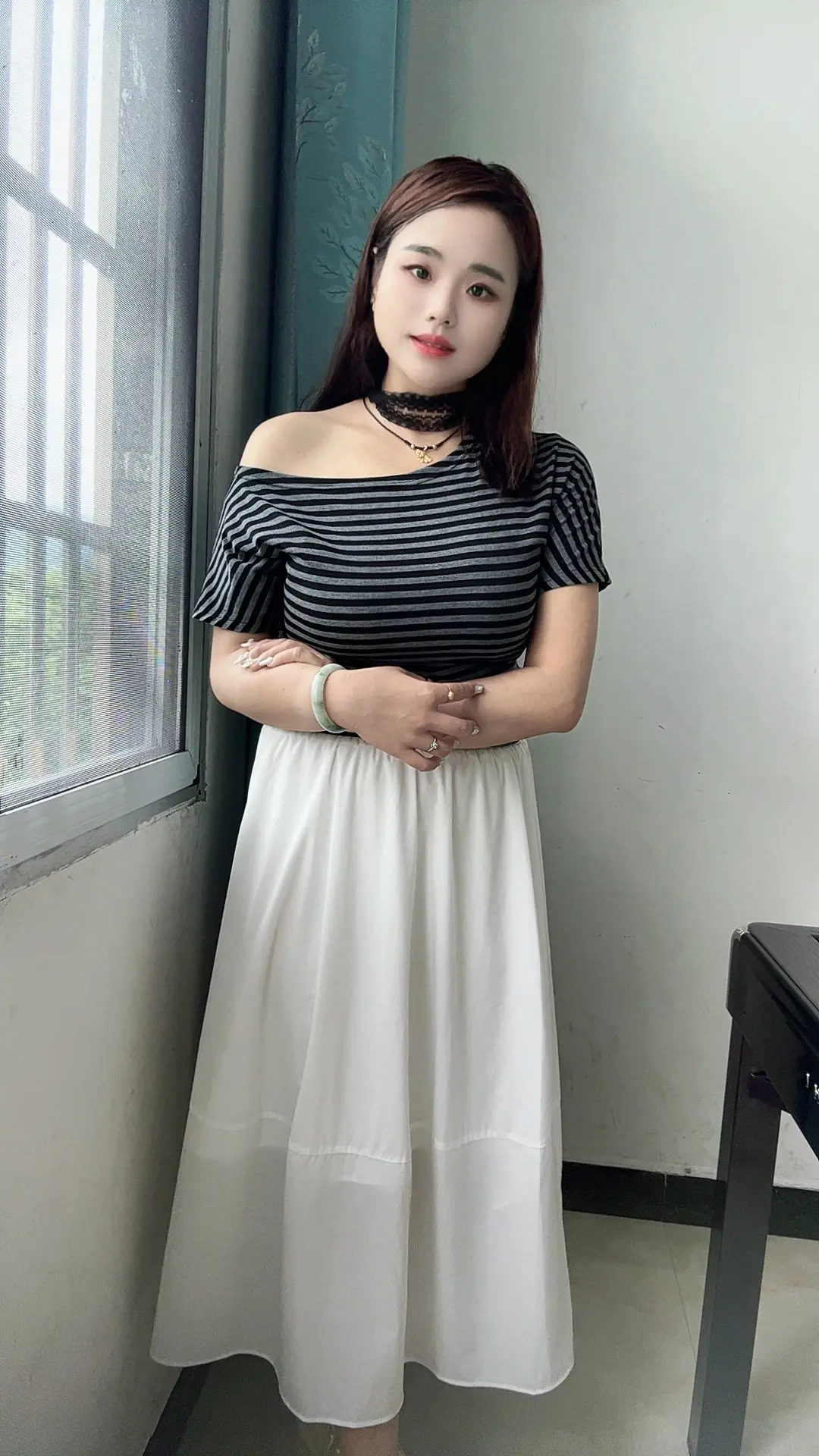 生活从未变轻松，只是我们慢慢学会了接受和顺从。