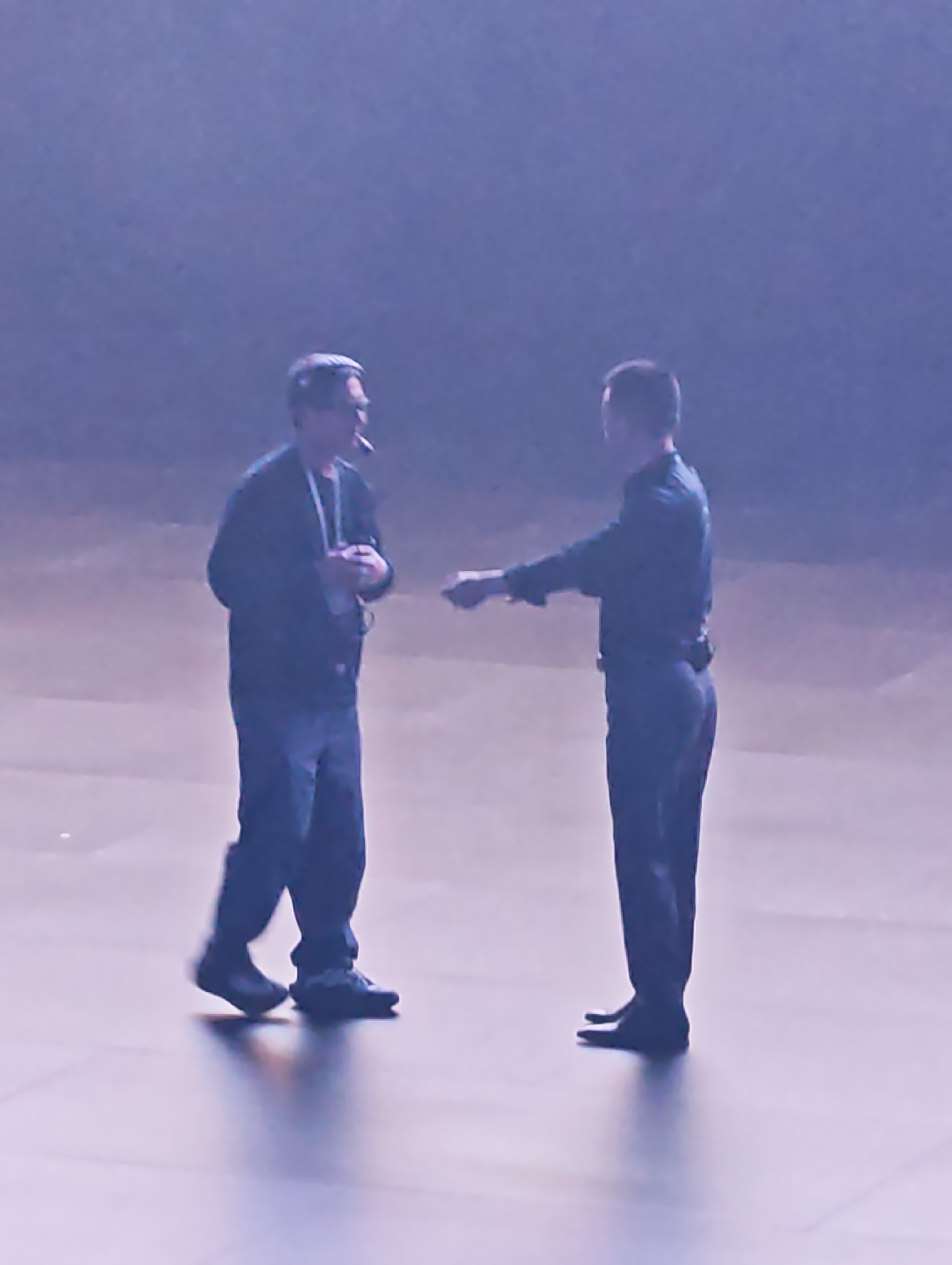 杭州ES9发布会现场参会线人发来“热照”斌哥……这身材可以 