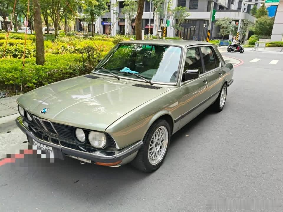 台湾老车1983年BMW E28 