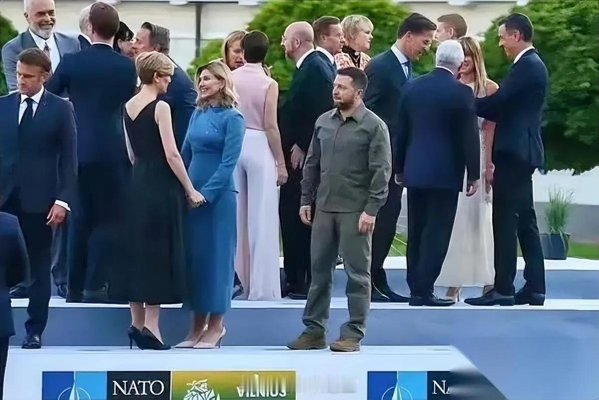 四年混战，国库空了大半[捂脸]！

亲美反俄真能换来安稳？

以为抱西方大腿就能