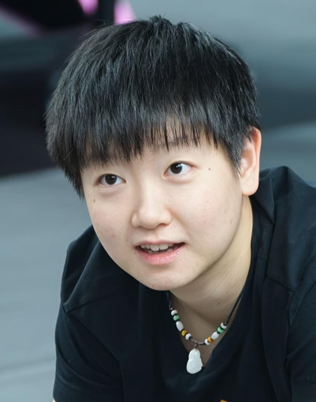 孙颖莎25岁首秀

取得全运会开门红

说来也是一种缘分，第一场就对上了天津队的