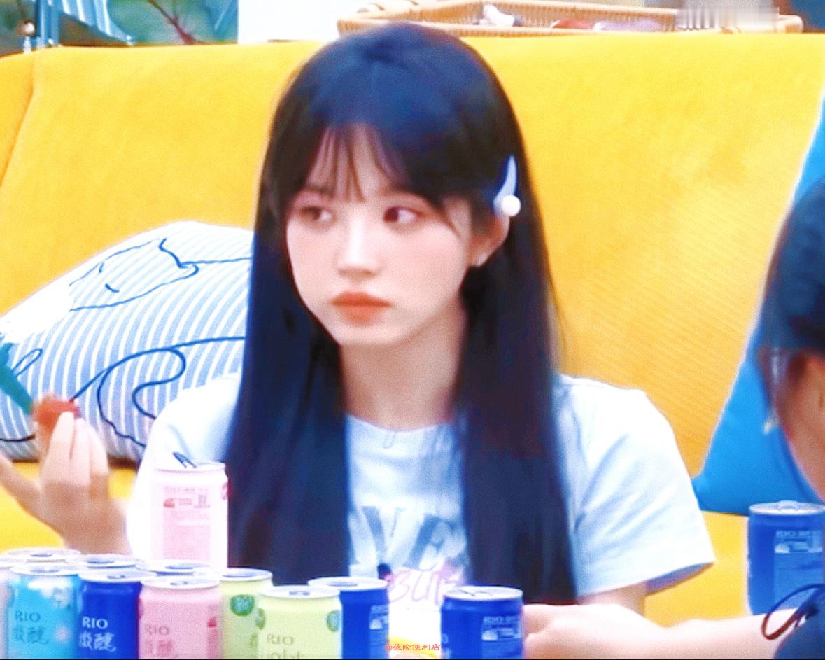 如此萌的一只小猫🐈田曦薇×毛雪汪田曦薇 ​​​