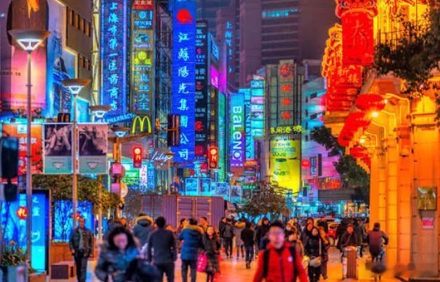 【人民生活与旧社会有何不同？孙玉良：必须抓牢人民万岁这一信仰】现在人民群众的生活