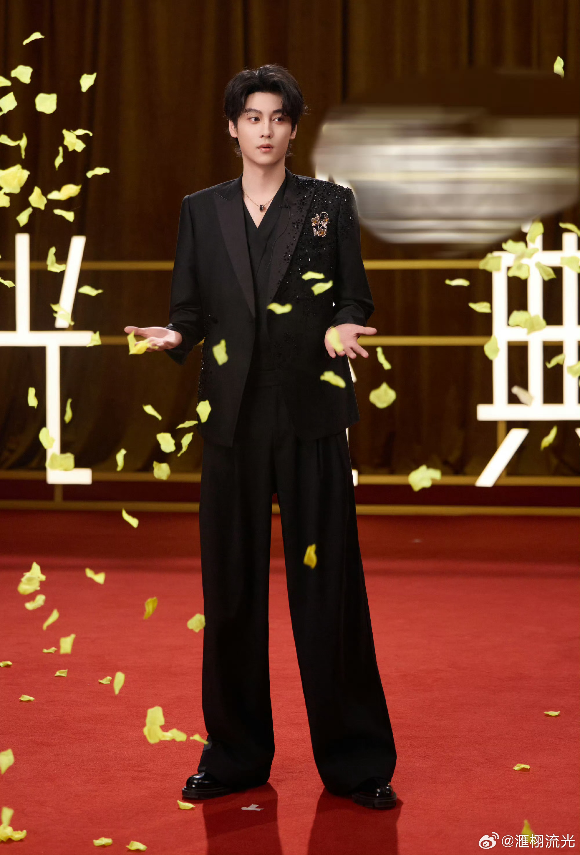 田栩宁 txn未完待栩 “希望你平安喜乐 年年有今日 岁岁年年 勇往直前 我们一