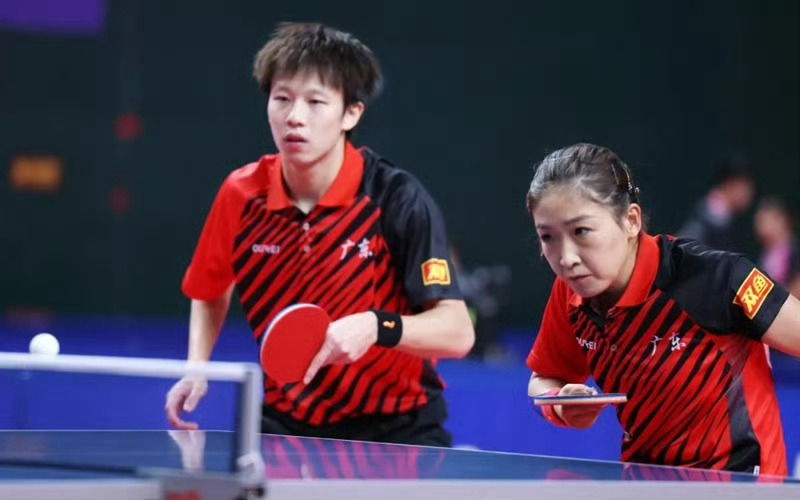 恭喜“诗和远方”组合顺利晋级，健康完赛！#林高远刘诗雯3比0刘家良王丹彤# ​​