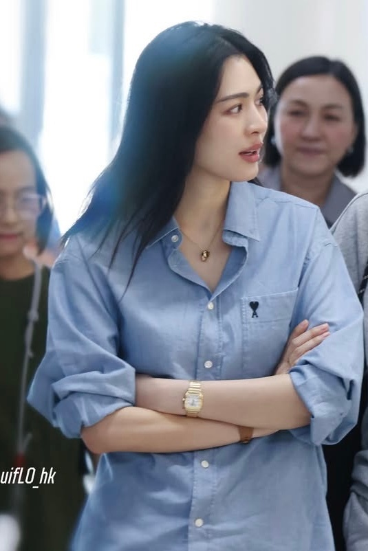 看点穿衬衫的帅气老公©️logo邝玲玲比亚迪泰国首位代言人 /邝玲玲 