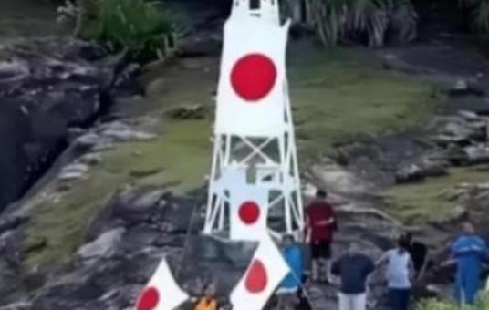 我现在才算彻底明白：中日闹得再凶，钓鱼岛上的那座灯塔也绝对碰不得。它绝非普通航标