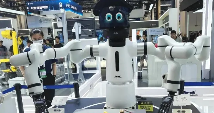 这家国内公司，在给具身智能技术栈做「通解」