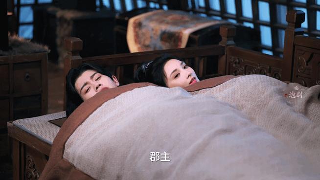 《凤凰台上》这段真的太有代入感了！像极了和对象吵架后，嘴上说 “别理我”，却在做