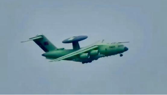 空警-3000预警机近期试飞照，如果说空警-500是“小平台，大预警”，那么空警