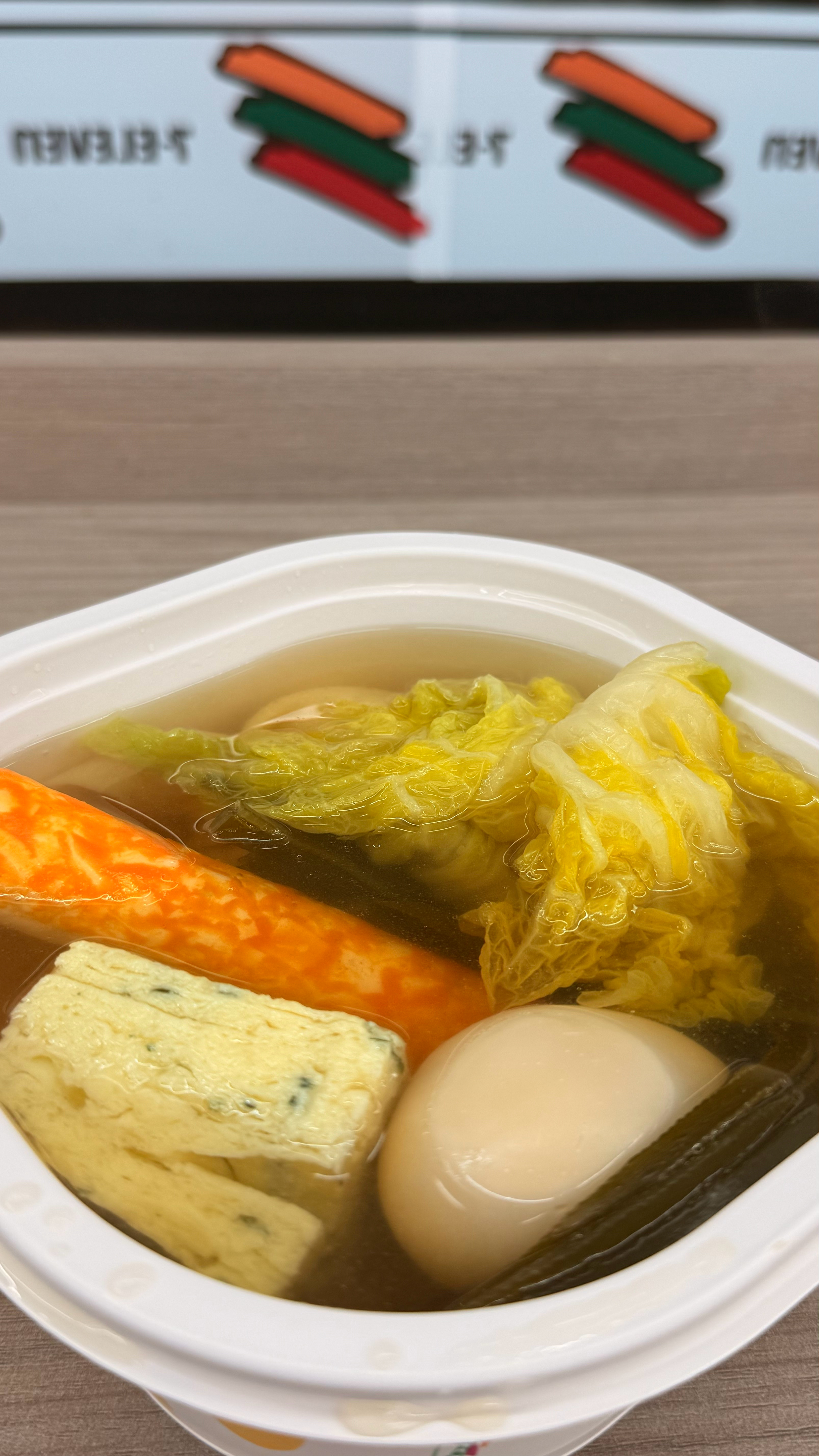 我不支持在便利店又亲又摸的。。 