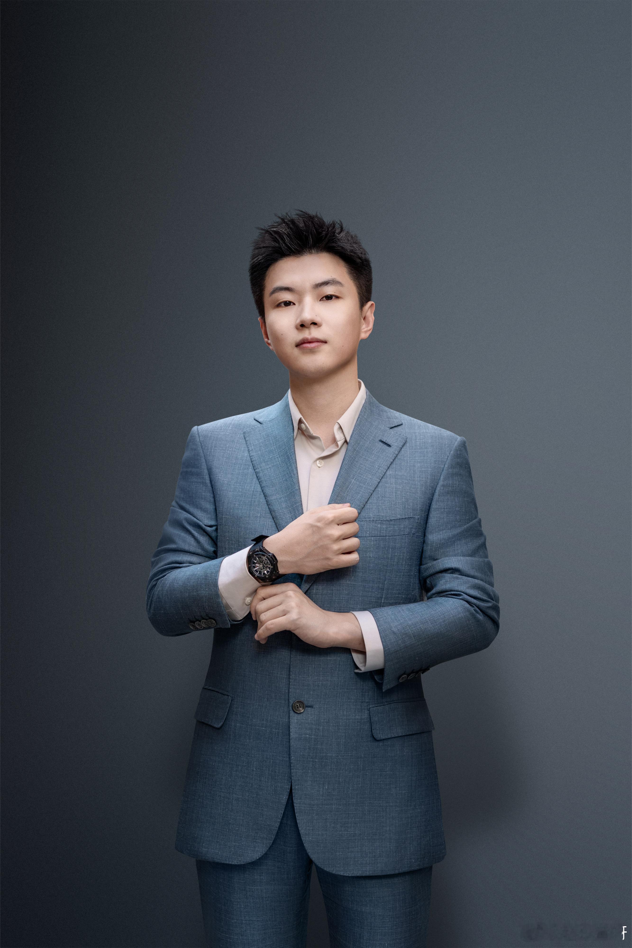 宇舶表始终追求卓越，并鼓励大家不断突破自我、实现梦想。很荣幸正式成为的品牌挚友，