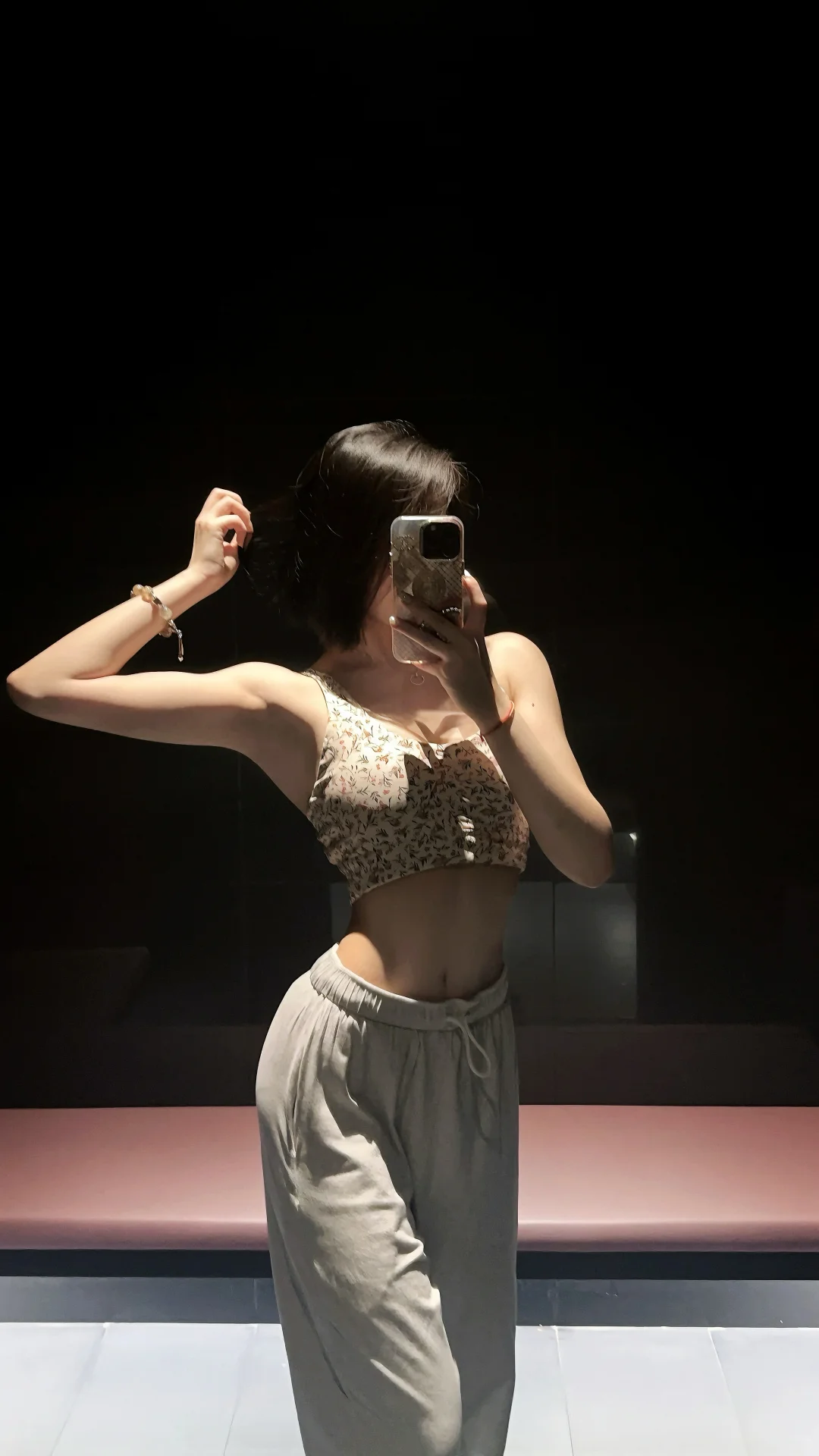 前有腹直肌 后有竖脊肌