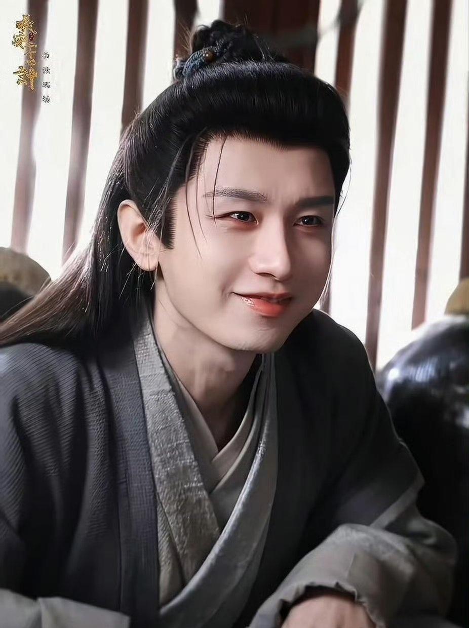 成毅在《长安二十四计》中用精准的“演技”为谢淮安注入了灵魂，把一个冰冷谋士演活了