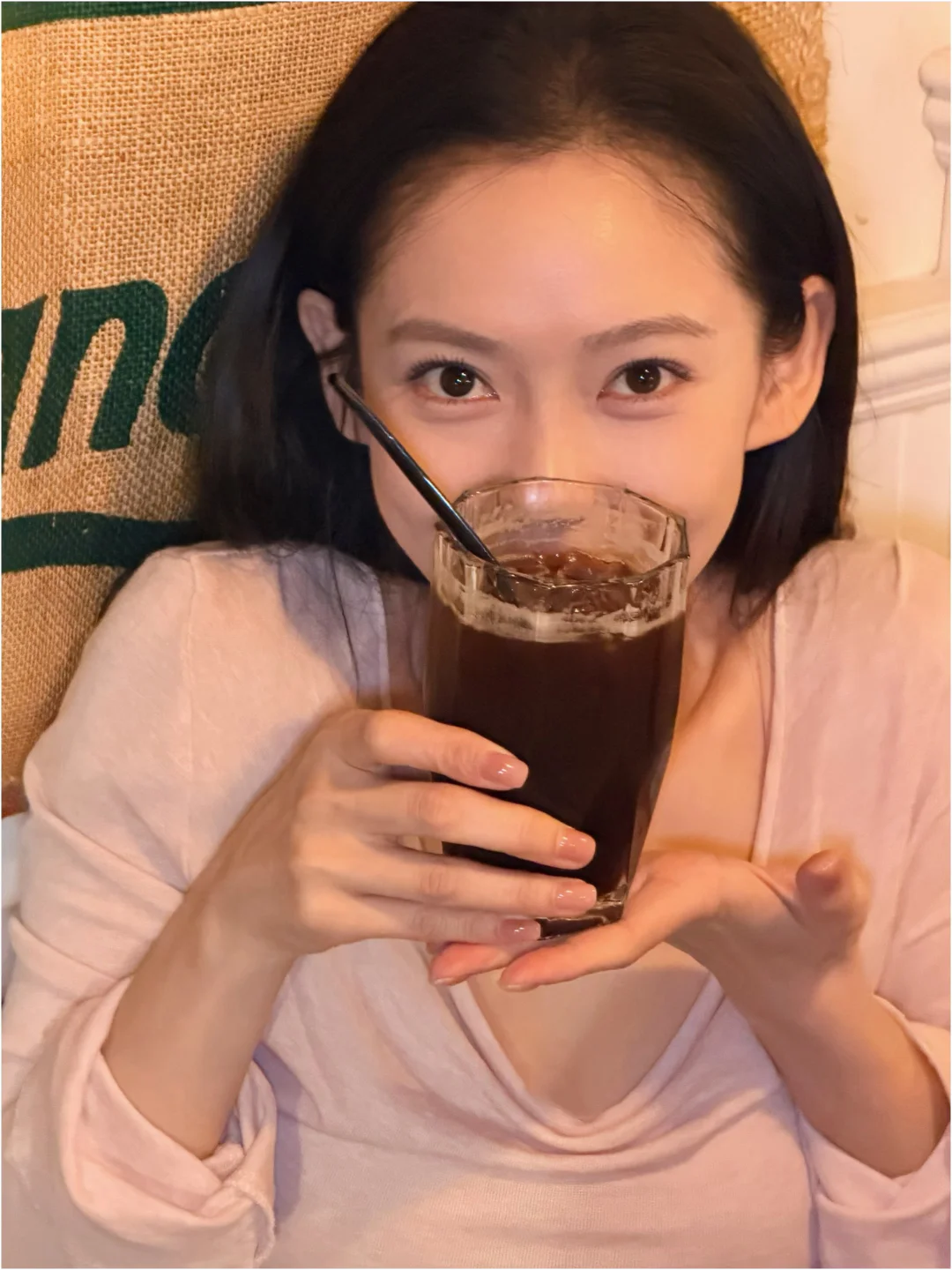 请喝咖啡的漂亮姐姐