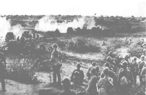 日军炮兵部队攻打正定县城。
