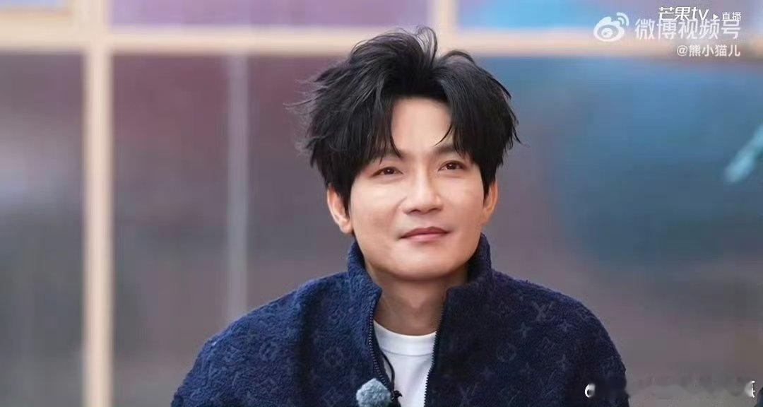 陈楚生吃饭单机位全程快乐老友记 生哥的吃饭机位藏着惊喜，演唱会音频当背景，听着就