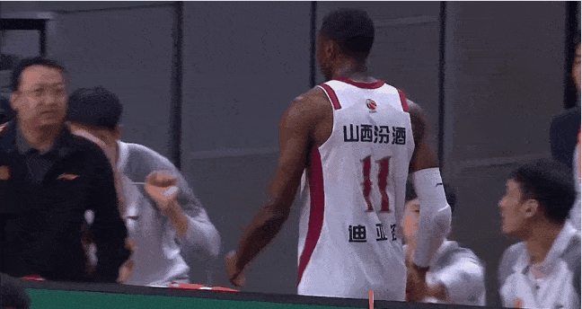 迪亚洛又搞事！首节3犯+数钱挑衅，老毛病难改，这下怕是又要为情绪买单

2026