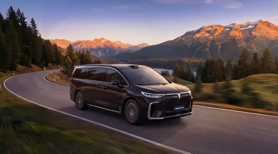 日前，岚图官方消息，岚图梦想家冠军版将于3月10日上市，此前已开启预售，预售价3