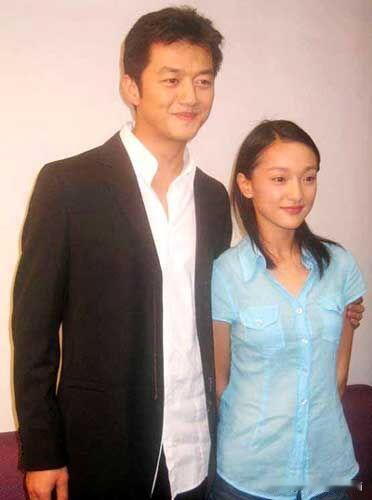 李亚鹏年轻的时候也是帅哥一枚，至少比现在的流量男明星张凌赫、宋威龙好看一些，五官