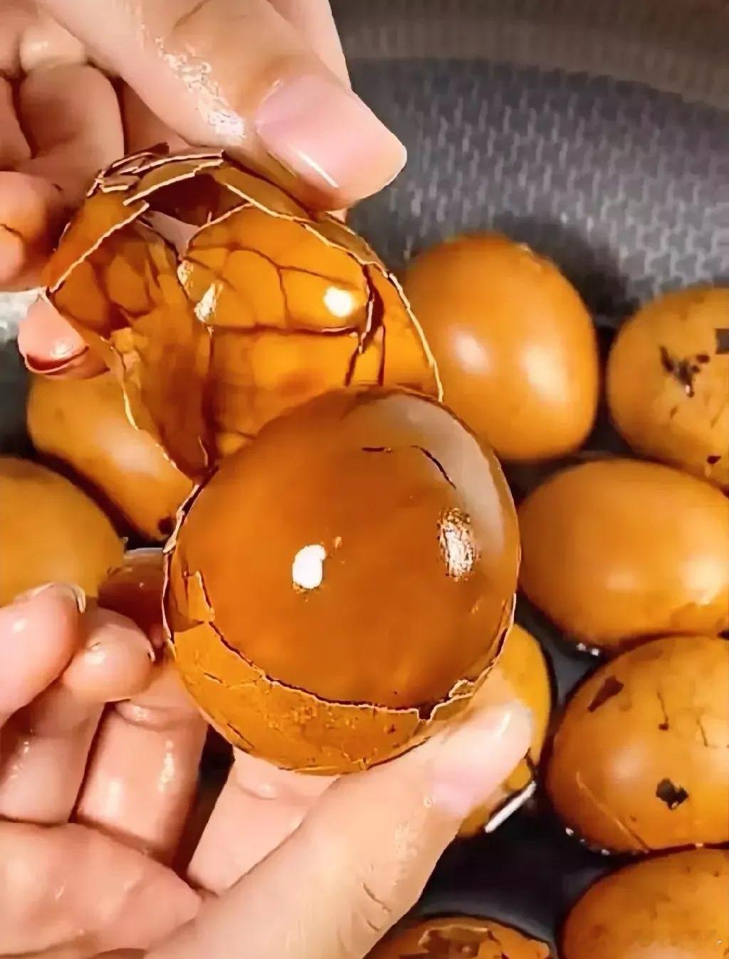 适合中老年人的十大养生早餐：1、茶叶蛋2、燕麦粥3、全麦面包4、水煮玉米5、无糖