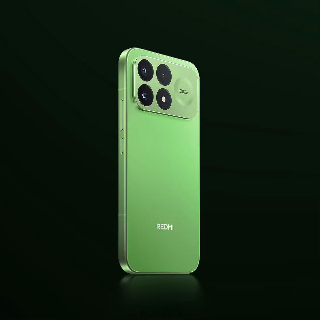 K100 Pro 全新配色「流萤追光」在玻璃与绿色油墨之间，加入特殊夜光材料。值
